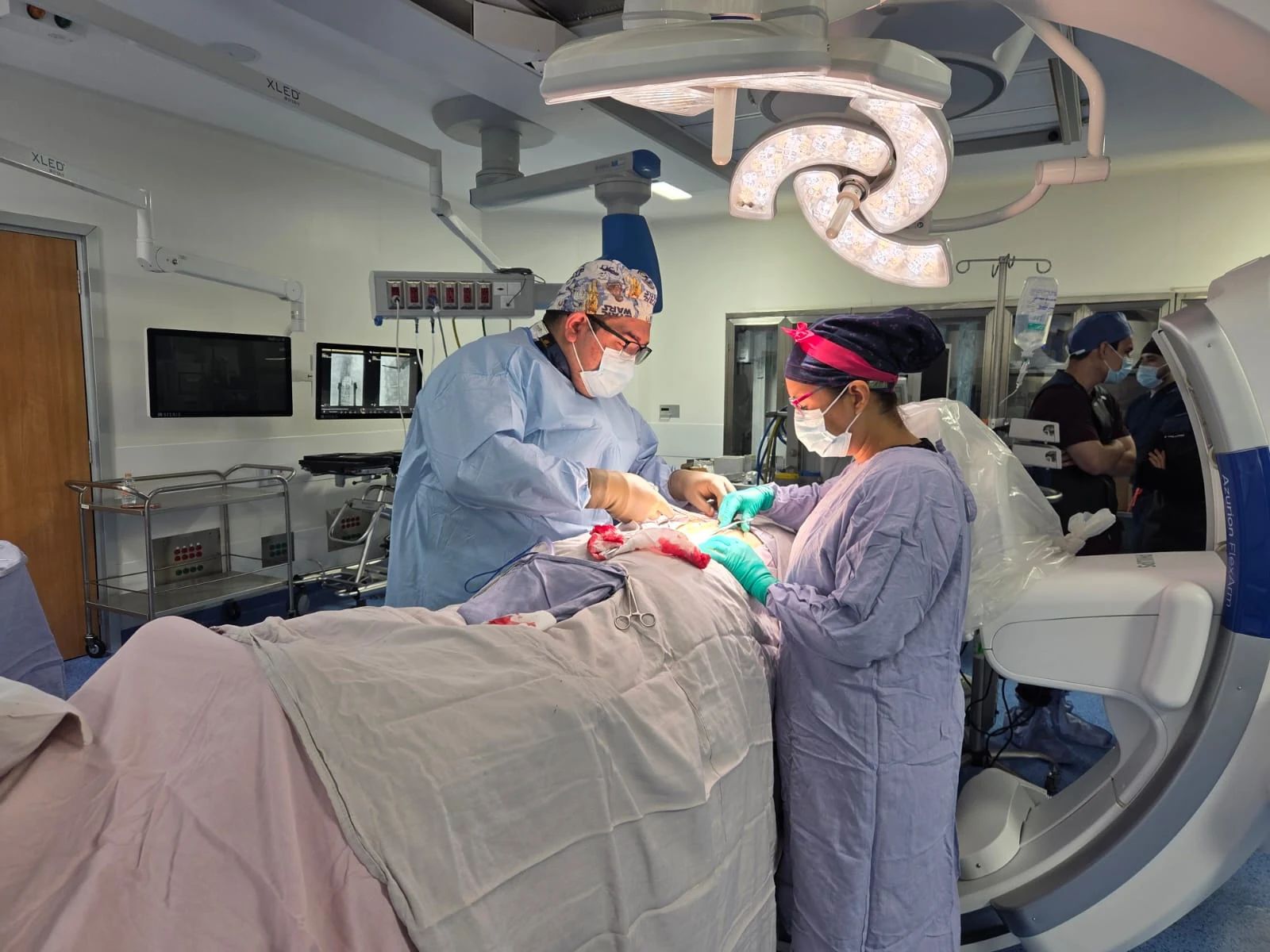 Procedimiento neuroquirúrgico con apoyo de fluoroscopia