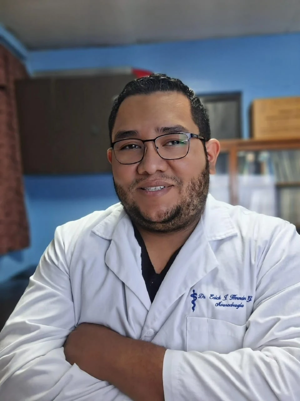 Dr. Erick Hernández, neurocirujano